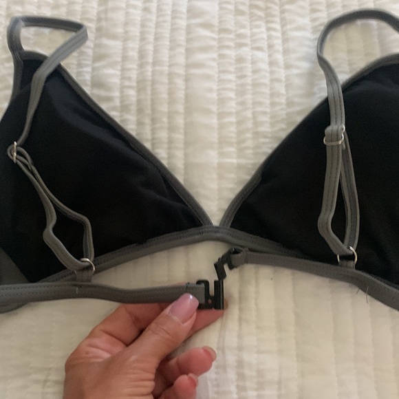 Black and gray bikini - Picture 3 of 5